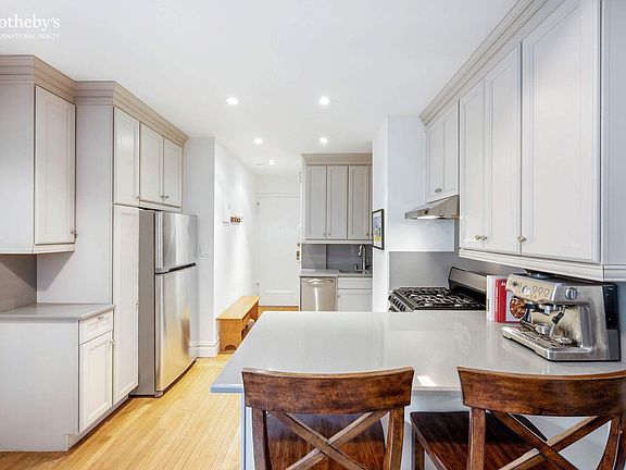 4th image of 157 E 72nd St Unit 15GK