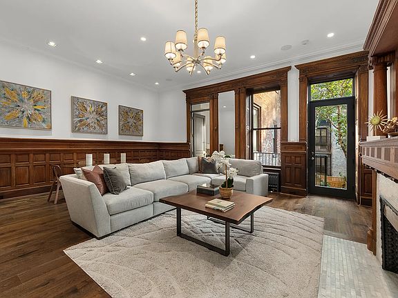 3rd image of 110 W 81st St #Th