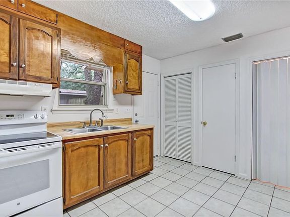 5th image of 925 S 18th St #A