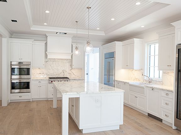 4th image of 170 Coquille Way