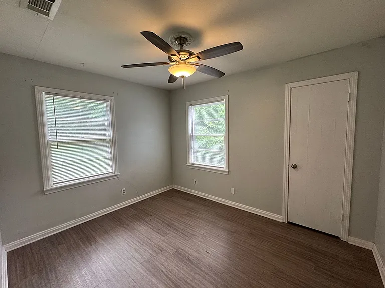 4216 Hillcrest Dr — Photo 4