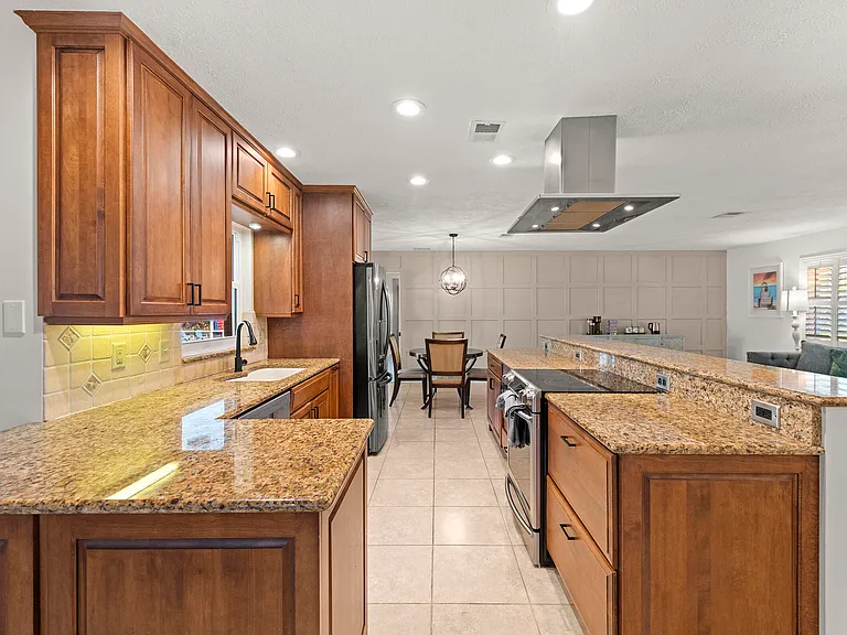 762 SE River Ln — Photo 29
