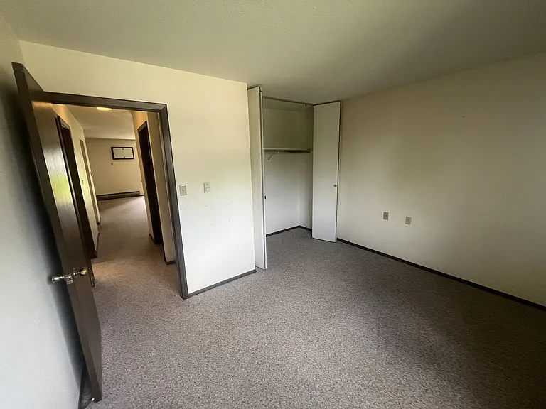 312 W Broadway St — Photo 6