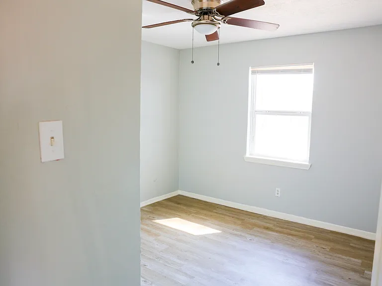 909 Yorkshire St #7 — Photo 6