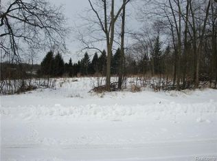 21335 Gale Dr, Northville, MI 48167