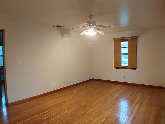 2nd image of 139 E Gibbons St
