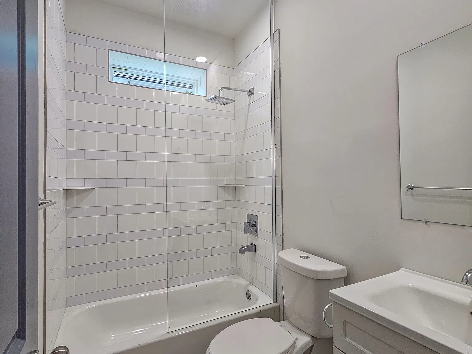 1 bed, 640 sqft, $1,200 — Photo 2