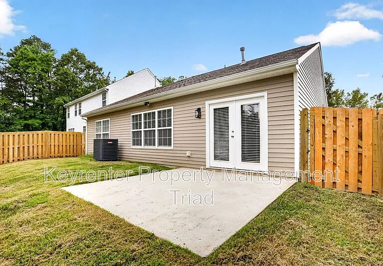 1153 Hawick Dr — Photo 46