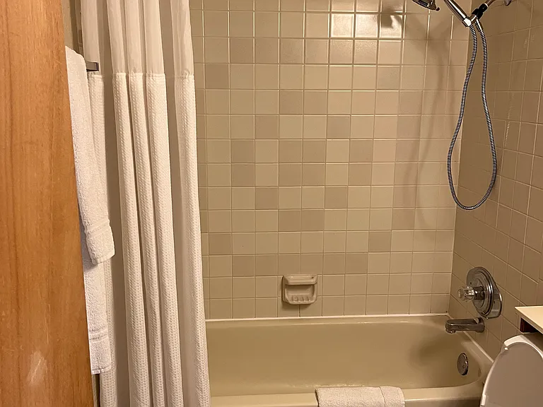 900 E Peachtree Ter — Photo 27