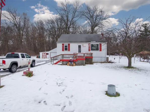 2274 N Center Rd, Burton, MI 48509