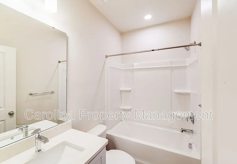645 Brookwood St #B — Photo 25