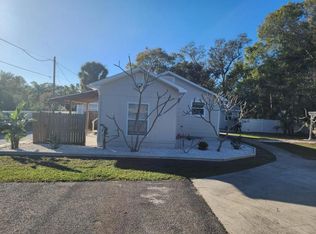 257 14th St NW, Largo, FL 33770