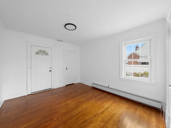 246-14 137th Road image 14 of 26