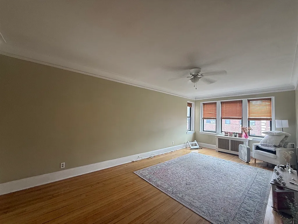 2 bed, 1.0 bath, 910 sqft, $3,500 — Photo 3