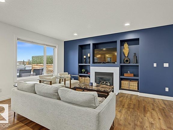 2nd image of 75 Lamplight Dr