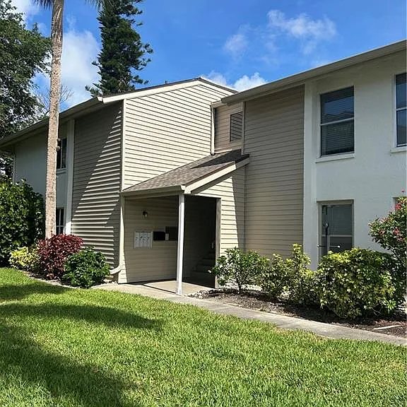 5479 Peppertree Dr #E13 — Photo 1