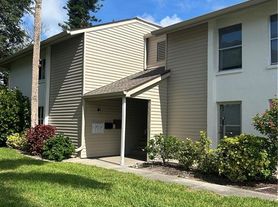 5479 Peppertree Dr, Fort Myers, FL