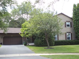 1020 S Gull Ct, Palatine, IL 60067
