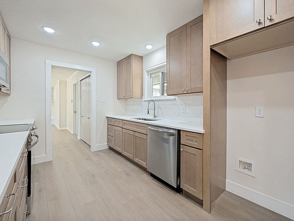 2nd image of 6904 Jewell Ave