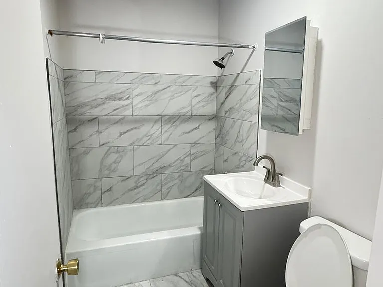 1175 Valley Ln #202 — Photo 9