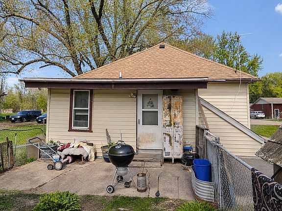 3rd image of 331 2nd Ave NW