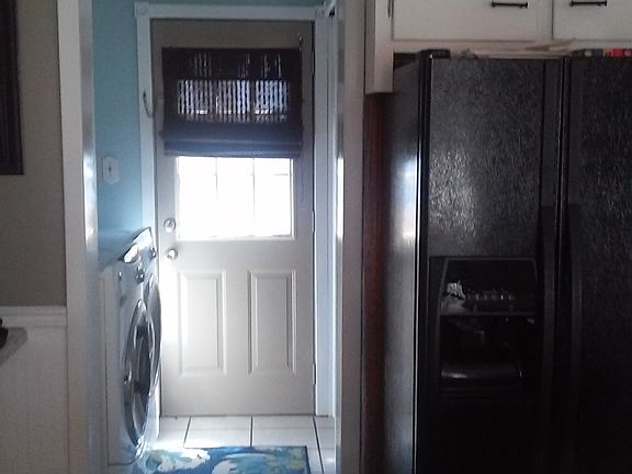 2nd image of 805 Elm St
