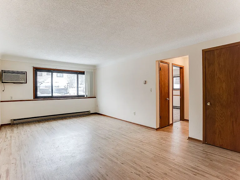 Mark Court Apartments — Photo 14