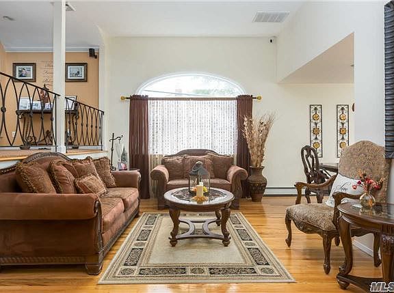 4th image of 12 Jonquill Ln