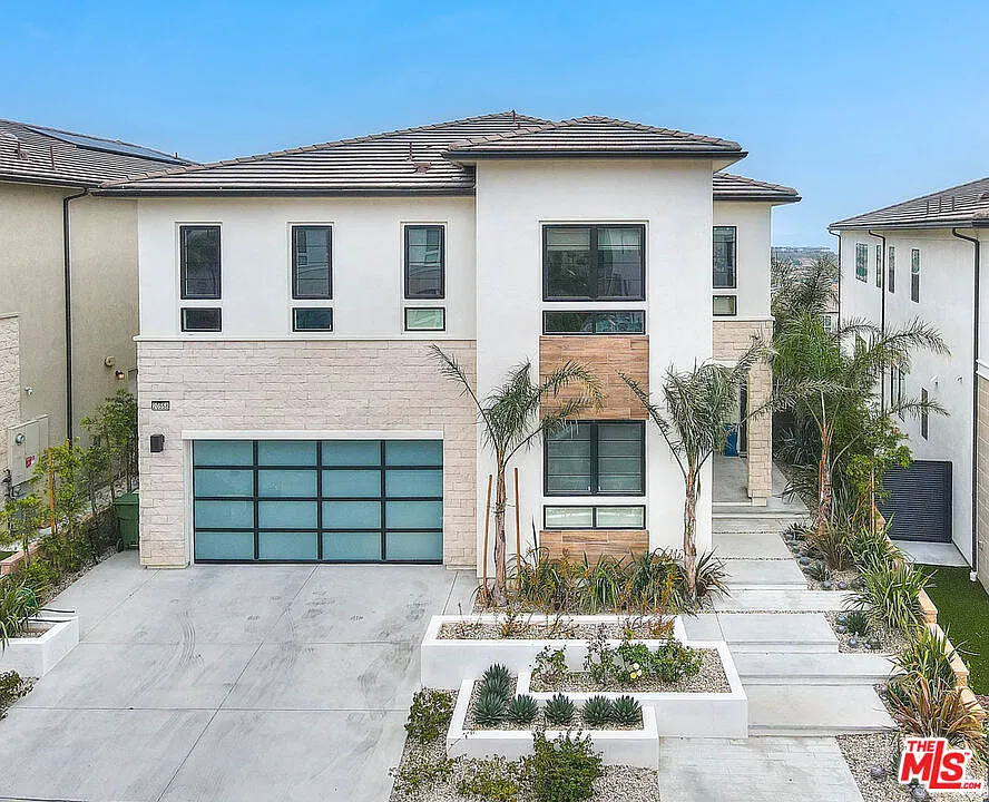 5 bed, 5.5 bath, 3691 sqft, $10,500 — Photo 2