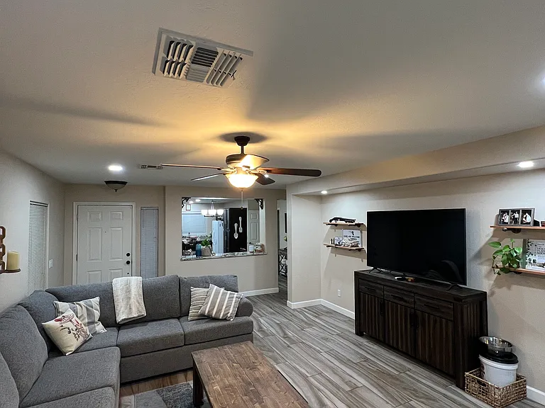15930 W Acapulco Ln — Photo 4