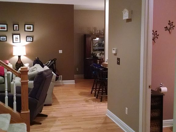 Foyer/Entrance Way