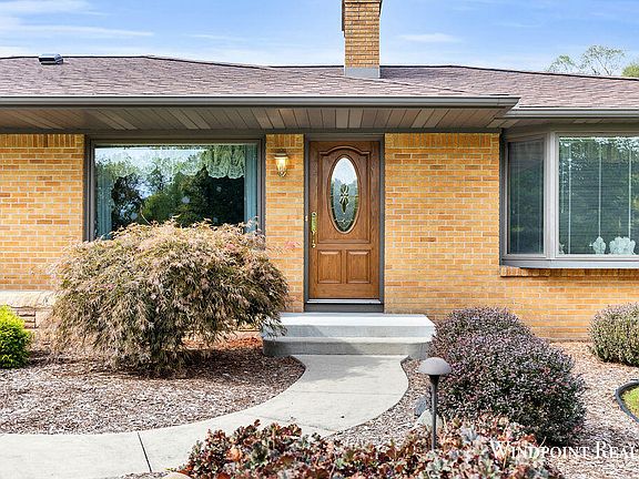 5th image of 3817 Butterworth St SW