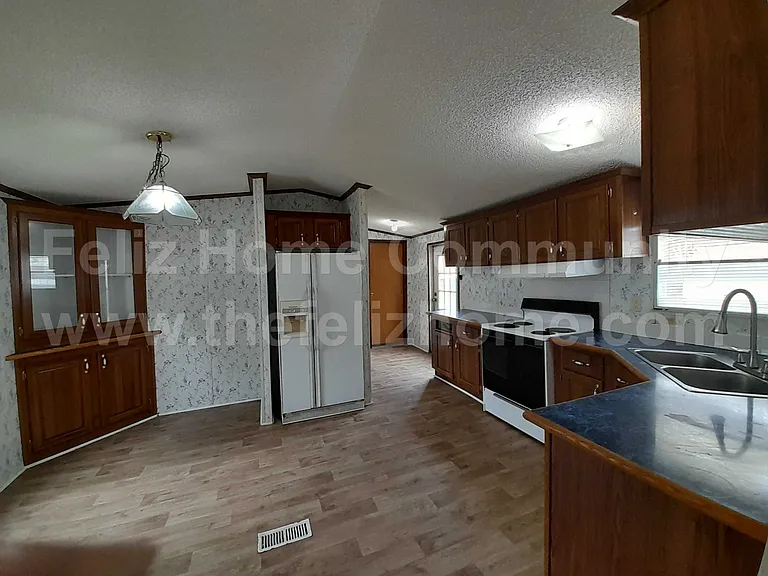 4-6016 Glade Rd #4 — Photo 8