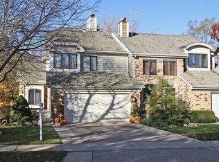 612 Walnut Oaks Dr, Roselle, IL 60172