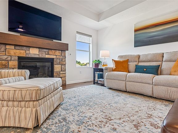 5th image of 208 Woodcrest Ct