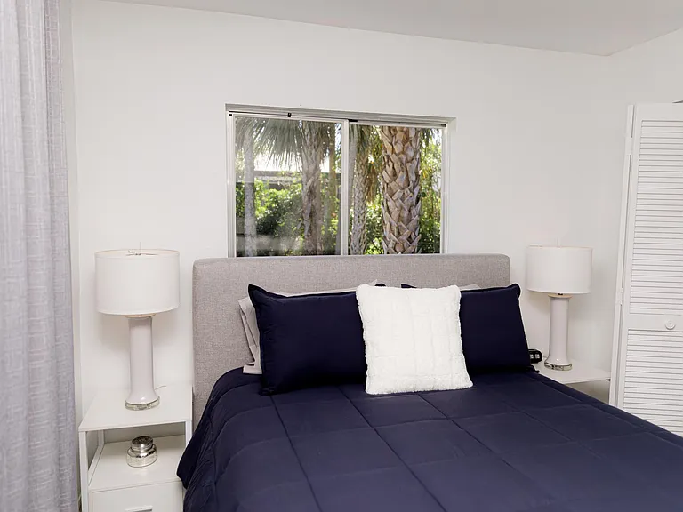 Bedroom #1 (queen bed)