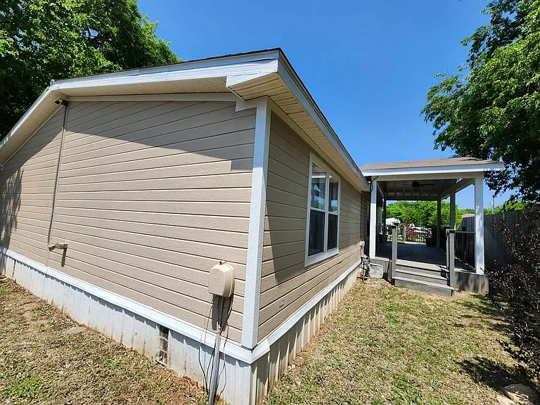 922 Ashwood St — Photo 37