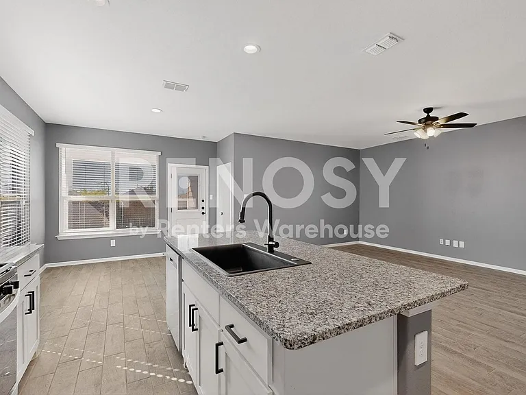 8517 Centerboard Ln — Photo 14