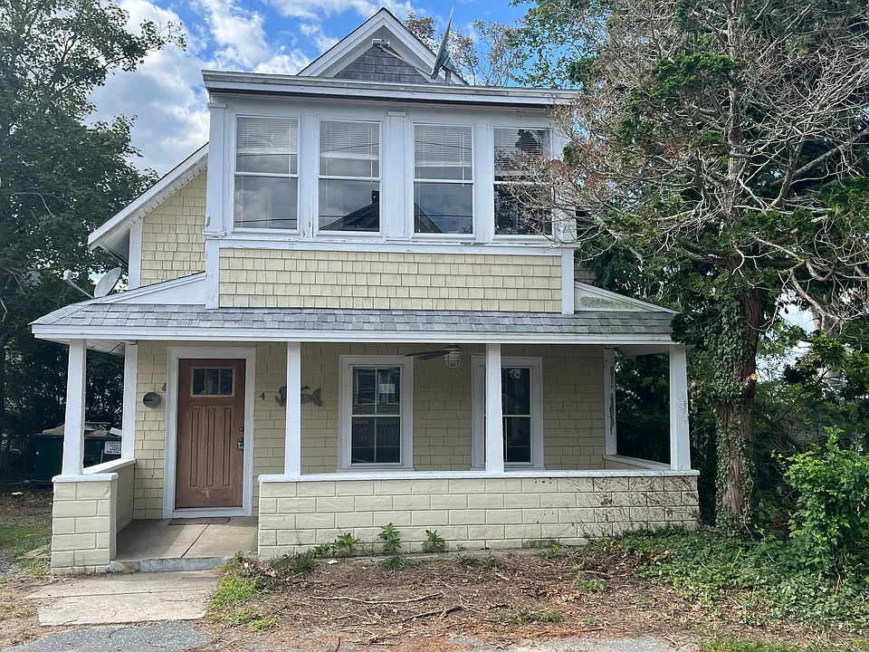 4 Pearl Ave #1