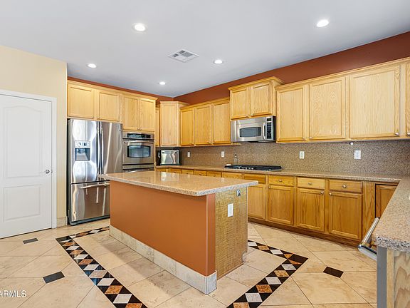 5th image of 2700 E YELLOWSTONE Place