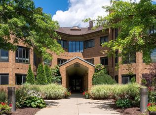 2125 Nature Cove Ct, Ann Arbor, MI 48104