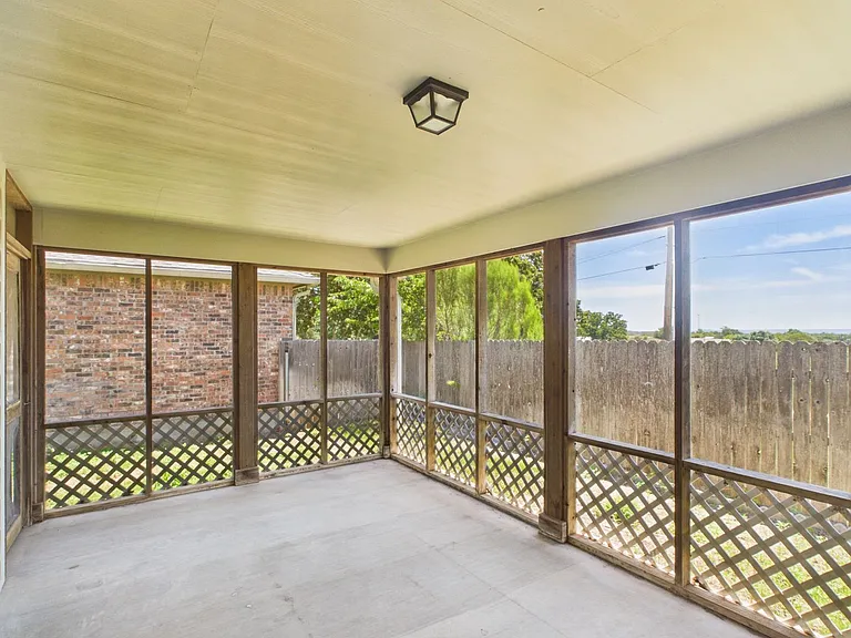 1721 Cherrywood Dr — Photo 38