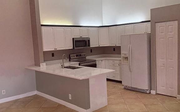 3rd image of 4367 Woodstock Dr APT C