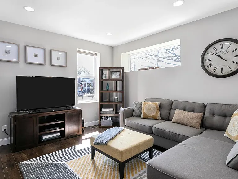 2135 Forest Ave — Photo 5