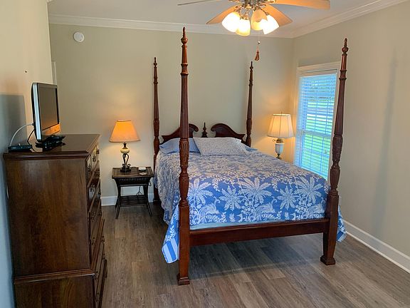Master with en suite large bathroom