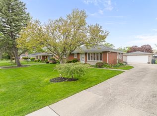 2232 Covert Rd, Glenview, IL 60025