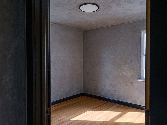 3rd image of 705 Morrow Rd