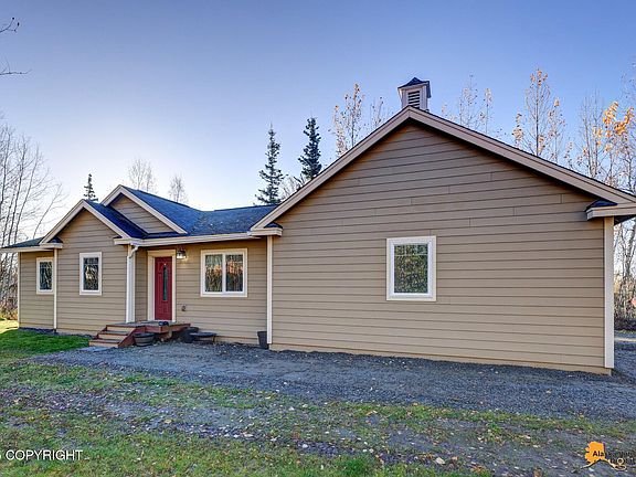 3rd image of 2901 N Fern Pl