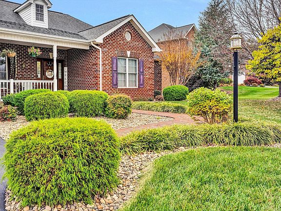3rd image of 2230 River Oaks Dr
