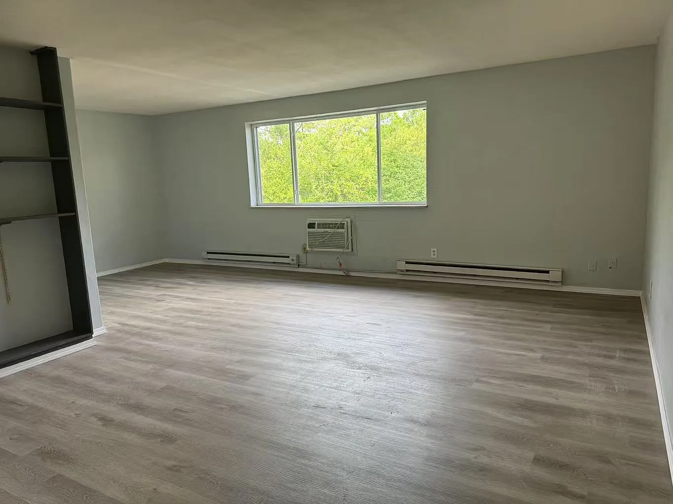 3401 Woodman Dr — Photo 3